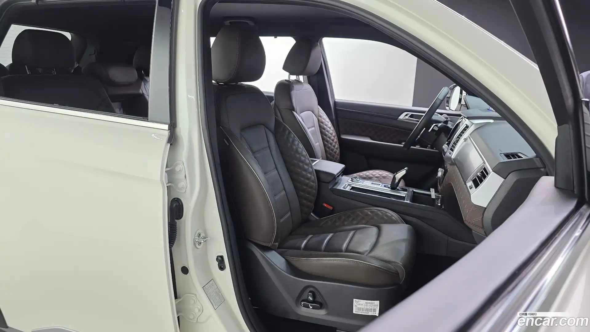 Rexton KG Mobility 2022.6-INNER-036