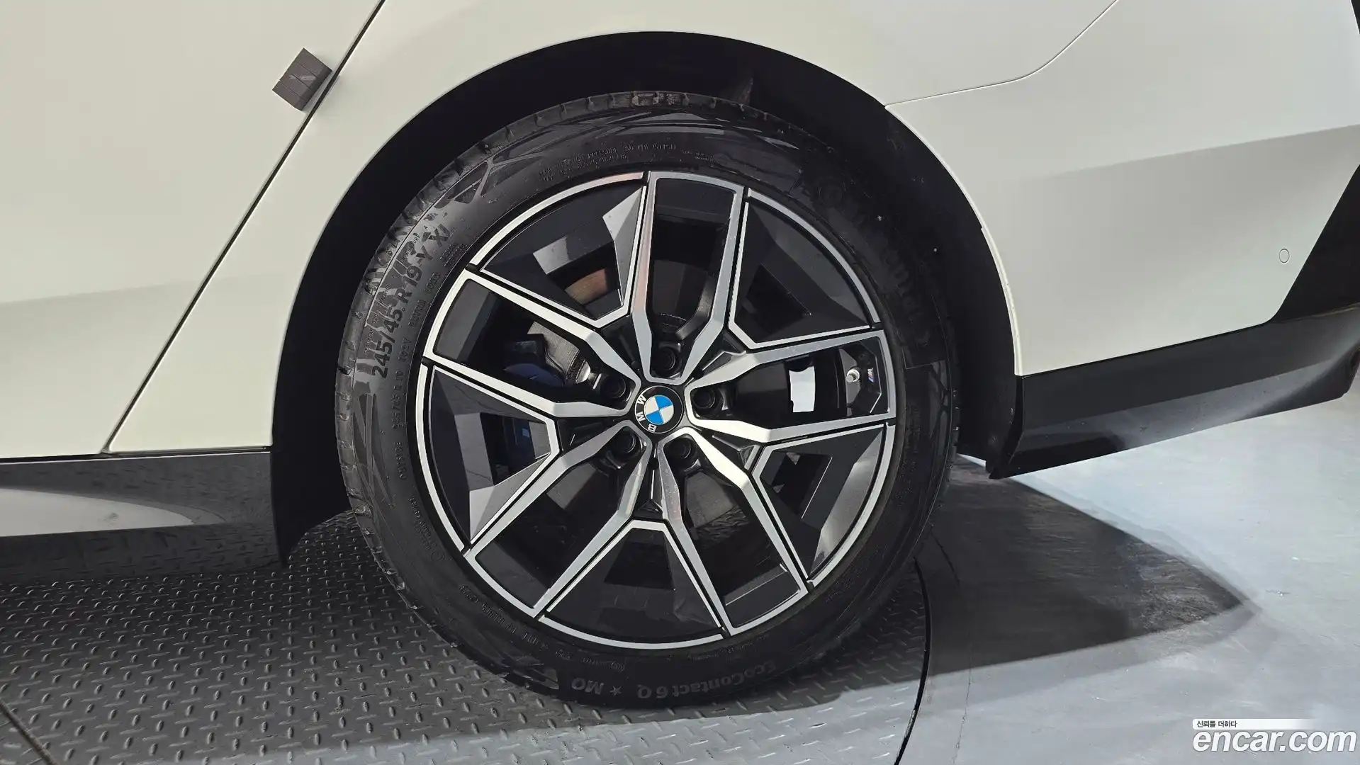 5-Series BMW 2023.9-OUTER-031