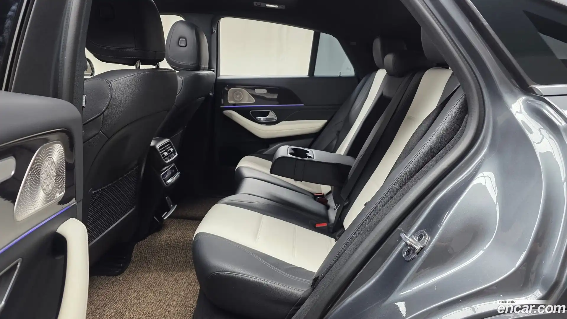 GLE-Class Mercedes-Benz 2023.8-OPTION-016
