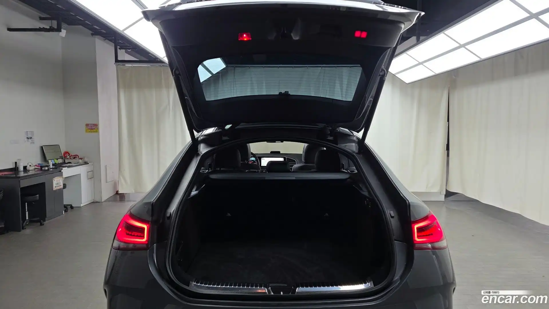 GLE-Class Mercedes-Benz 2023.8-OPTION-024