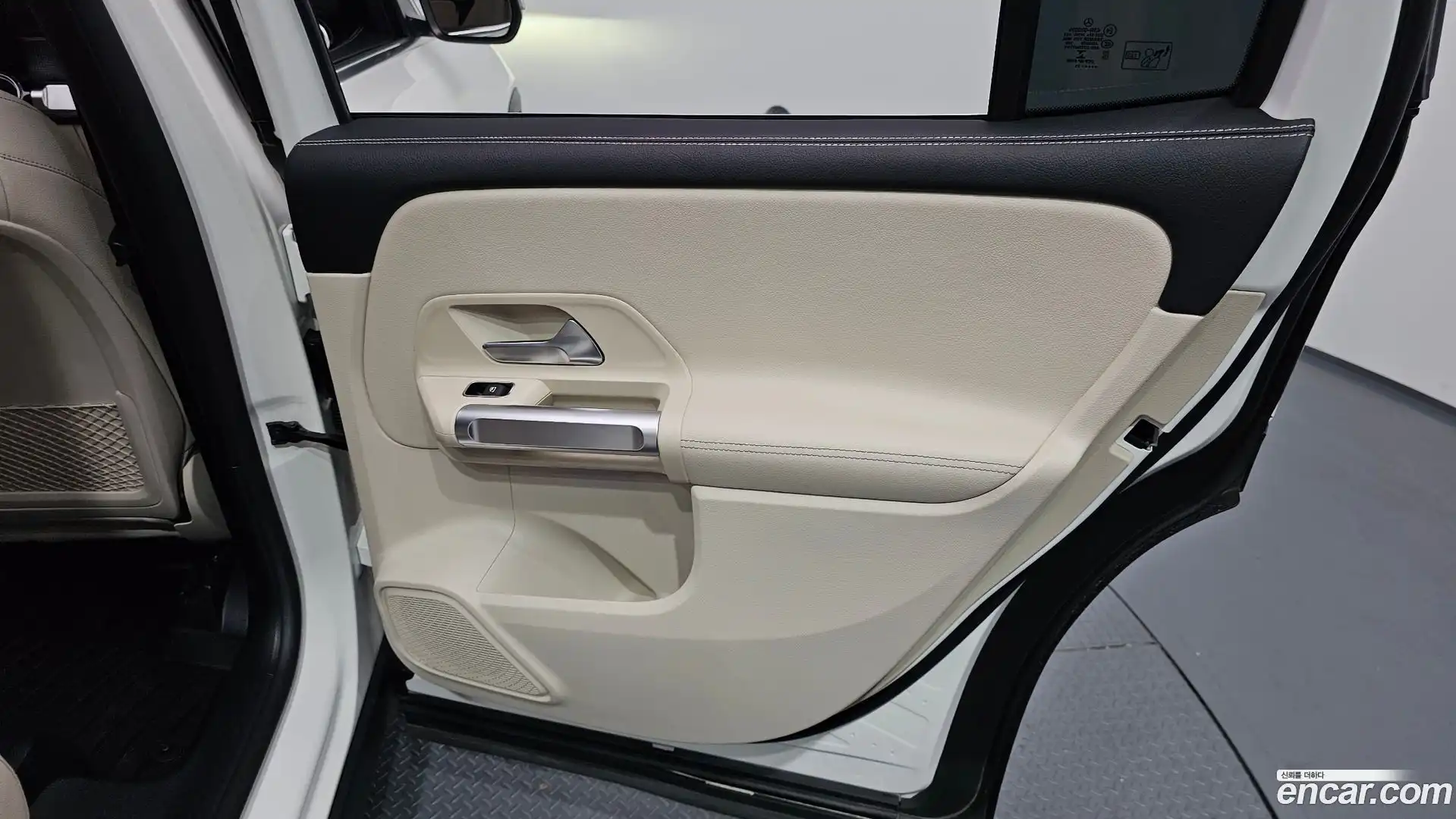 GLB-Class Mercedes-Benz 2021.7-INNER-035