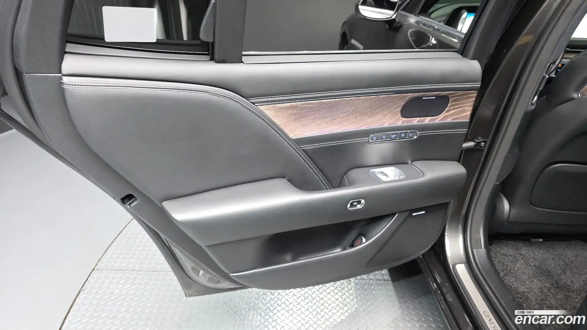 G90 Genesis 2022.3-INNER-035
