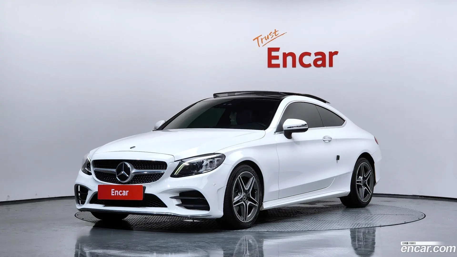 Main__Slider__Photo:C-Class Mercedes-Benz 2020.9-0