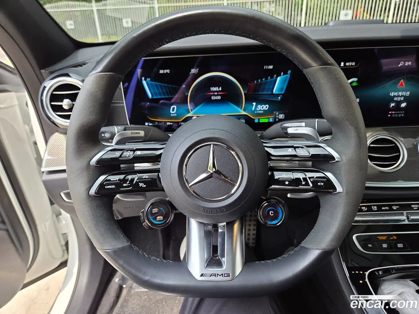 E-Class Mercedes-Benz 2022.8-INNER-007