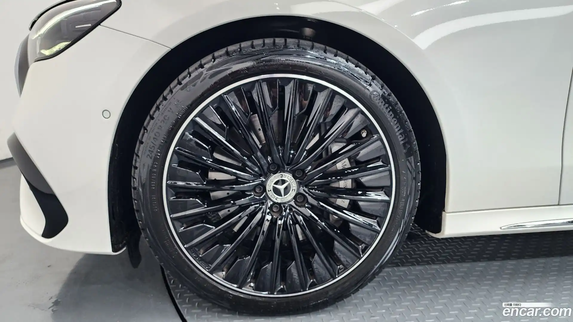 E-Class Mercedes-Benz 2025.11-OUTER-005