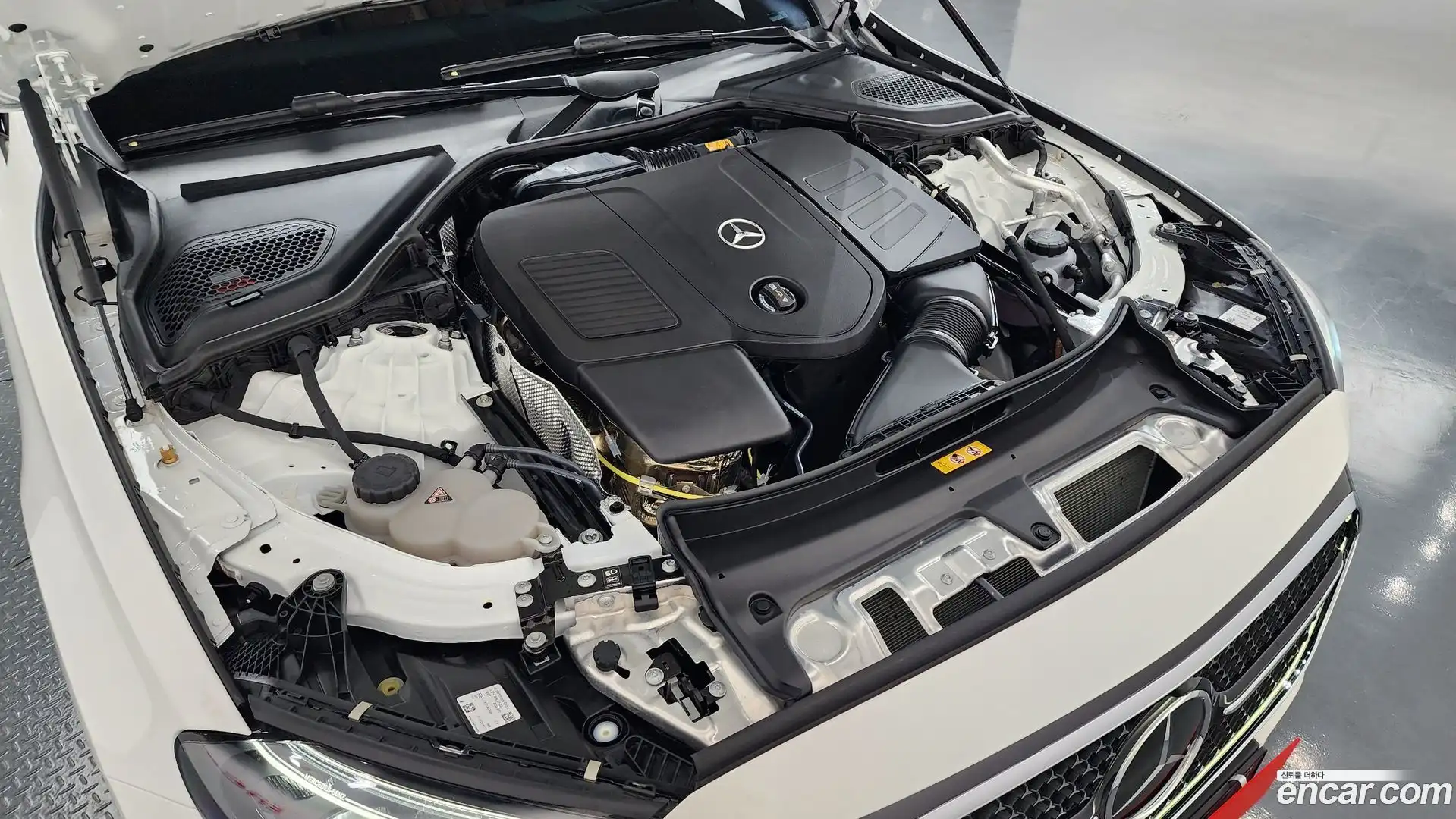 E-Class Mercedes-Benz 2025.11-OUTER-006
