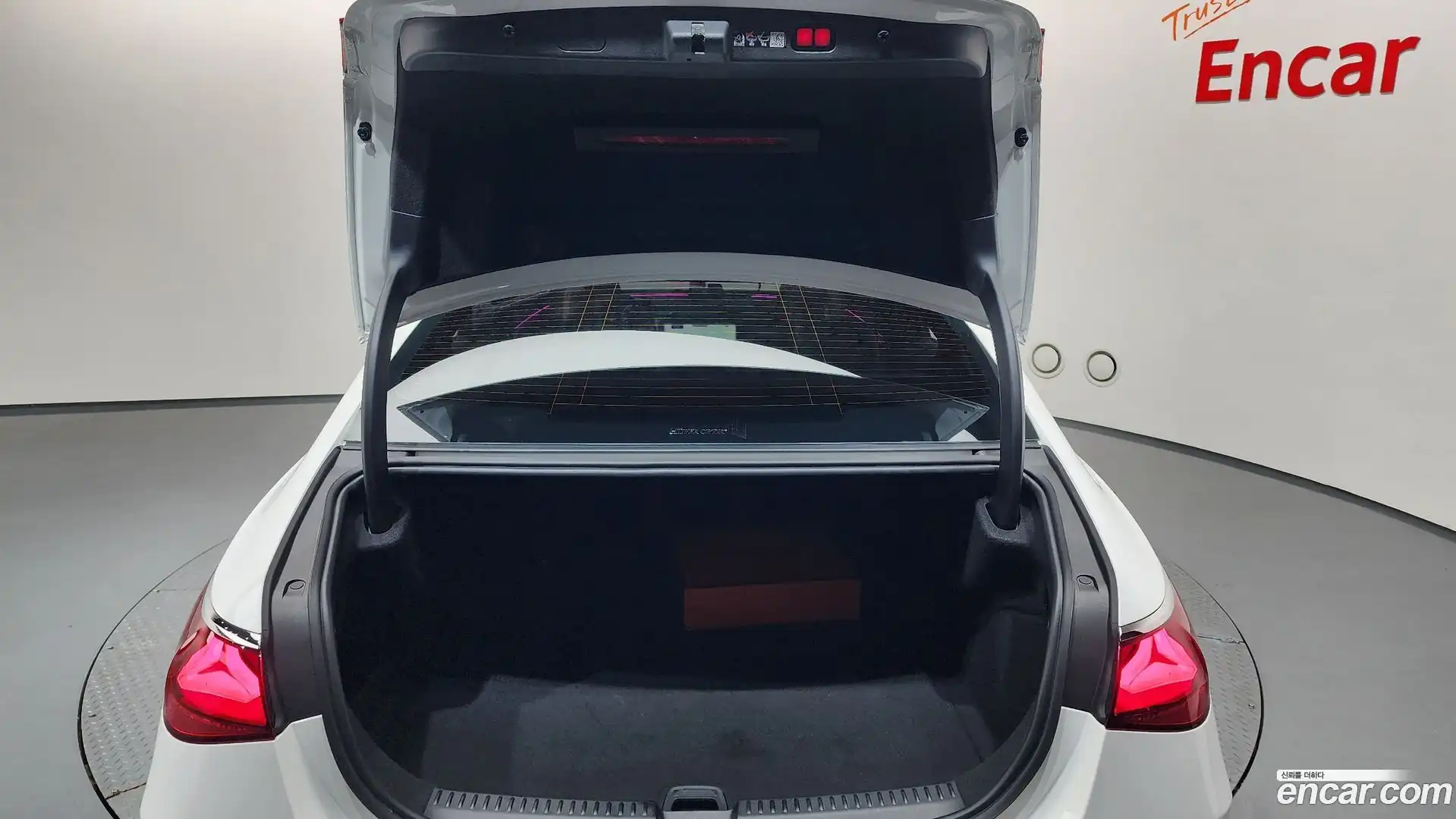 E-Class Mercedes-Benz 2025.11-OPTION-024