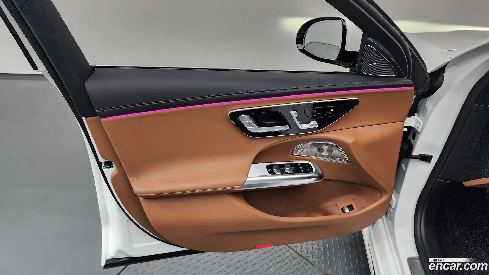 E-Class Mercedes-Benz 2025.11-INNER-034