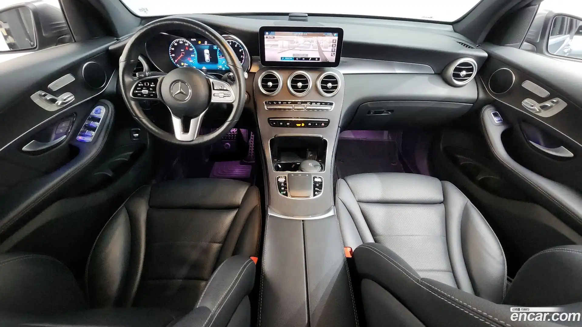 GLC-Class Mercedes-Benz 2020.1-INNER-007