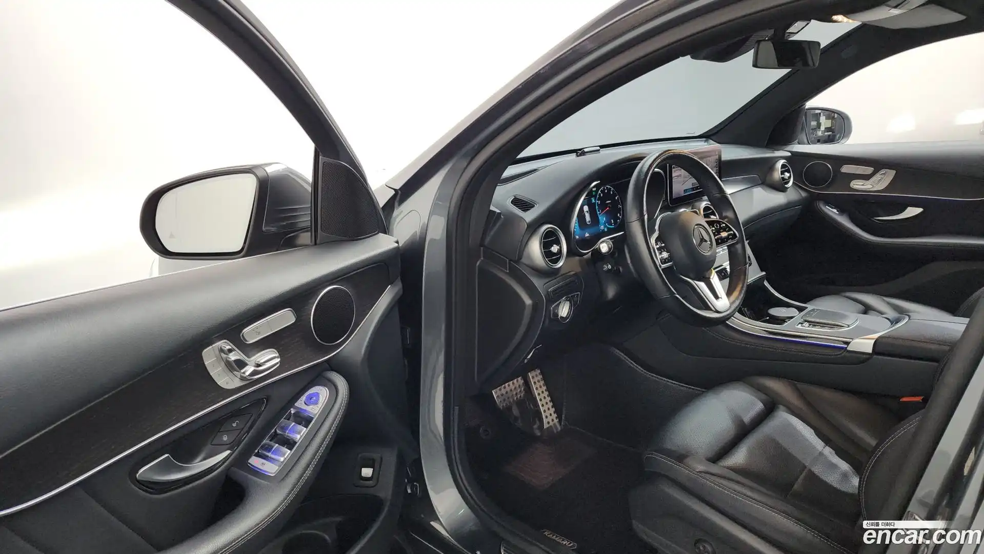 GLC-Class Mercedes-Benz 2020.1-INNER-010
