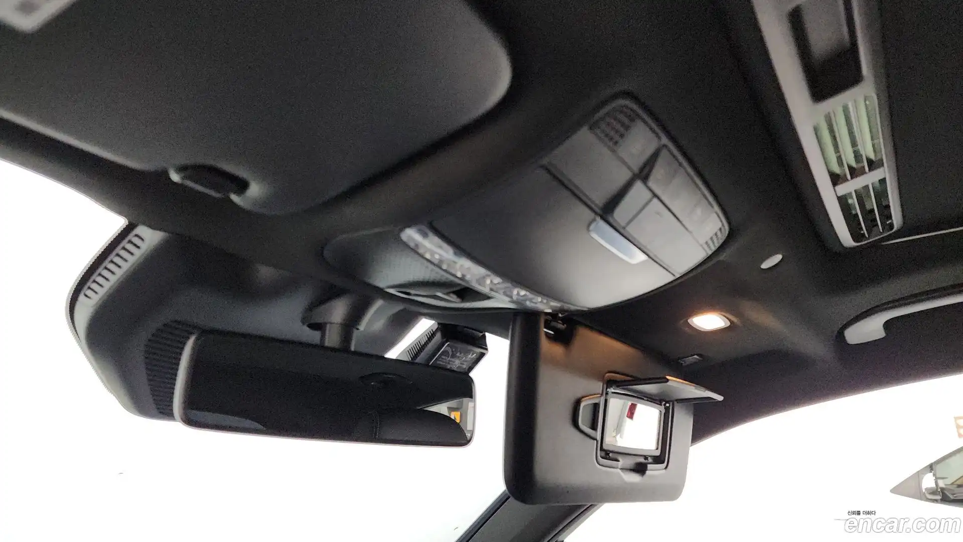 GLC-Class Mercedes-Benz 2020.1-OPTION-023