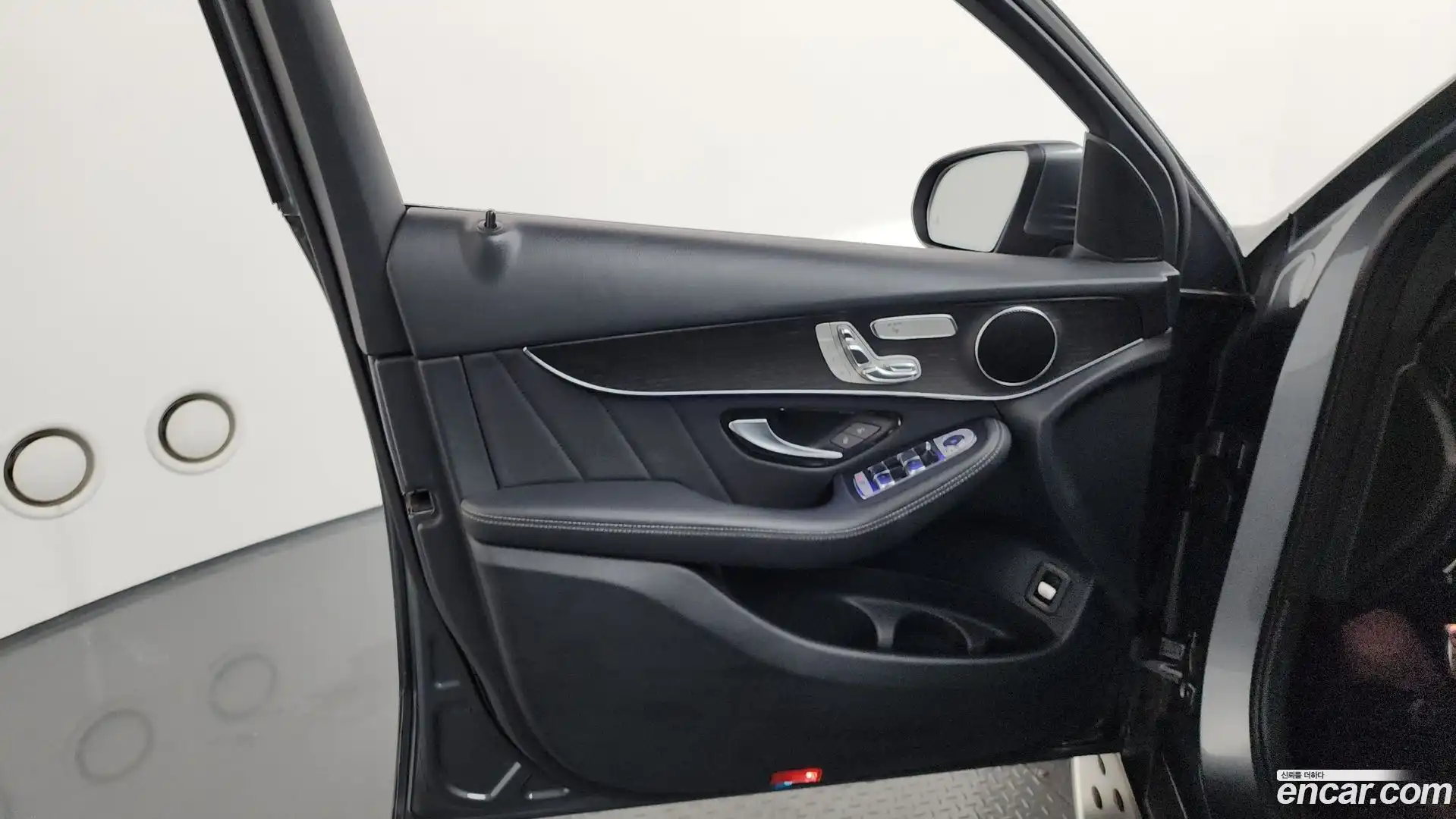 GLC-Class Mercedes-Benz 2020.1-INNER-034