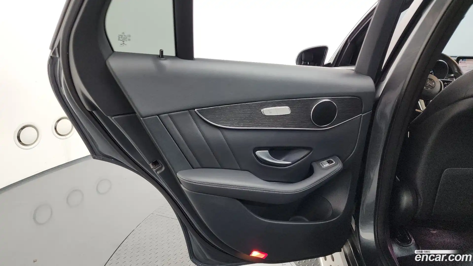 GLC-Class Mercedes-Benz 2020.1-INNER-035