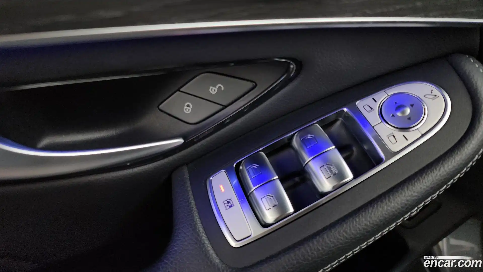 GLC-Class Mercedes-Benz 2020.1-OPTION-040