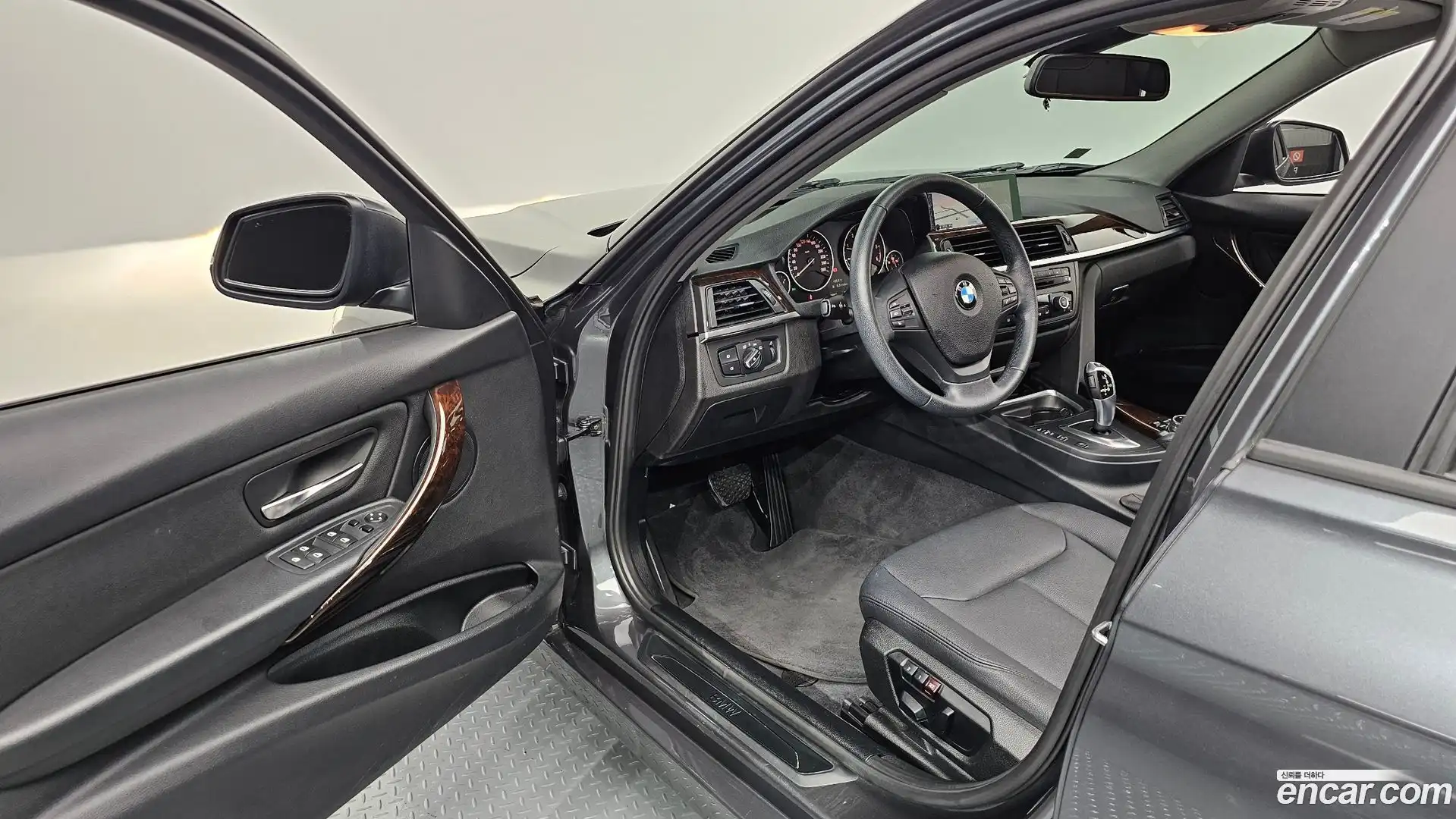 3-Series BMW 2014.9-INNER-010