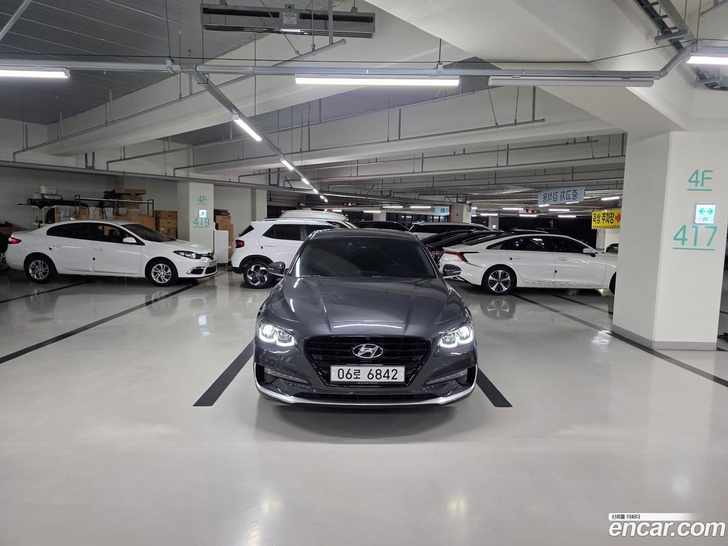 Main__Slider__Photo:Grandeur Hyundai 2018.6-0