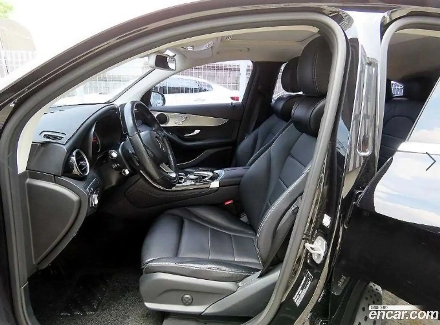 GLC-Class Mercedes-Benz 2017.10-OUTER-005