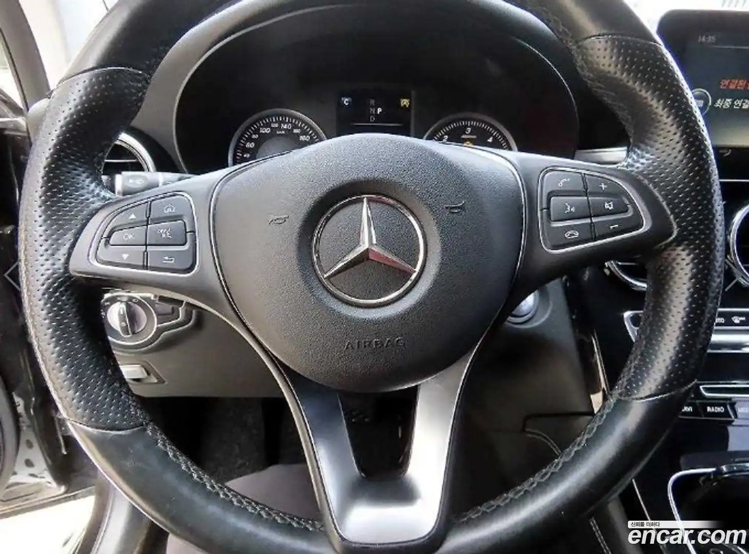 GLC-Class Mercedes-Benz 2017.10-INNER-008