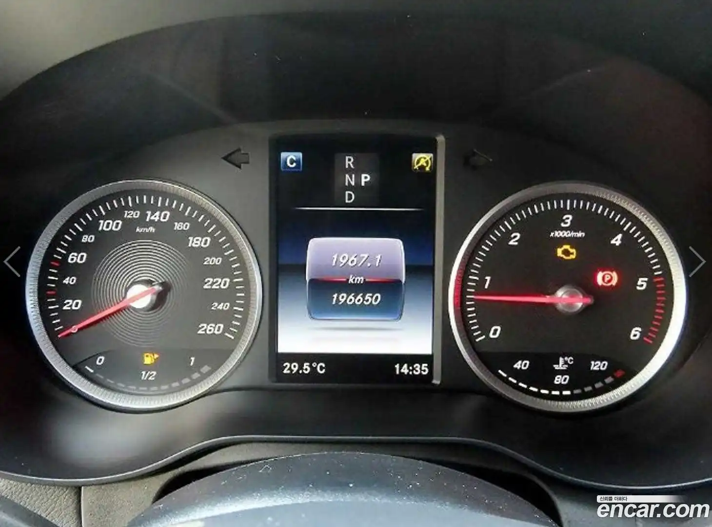 GLC-Class Mercedes-Benz 2017.10-INNER-009