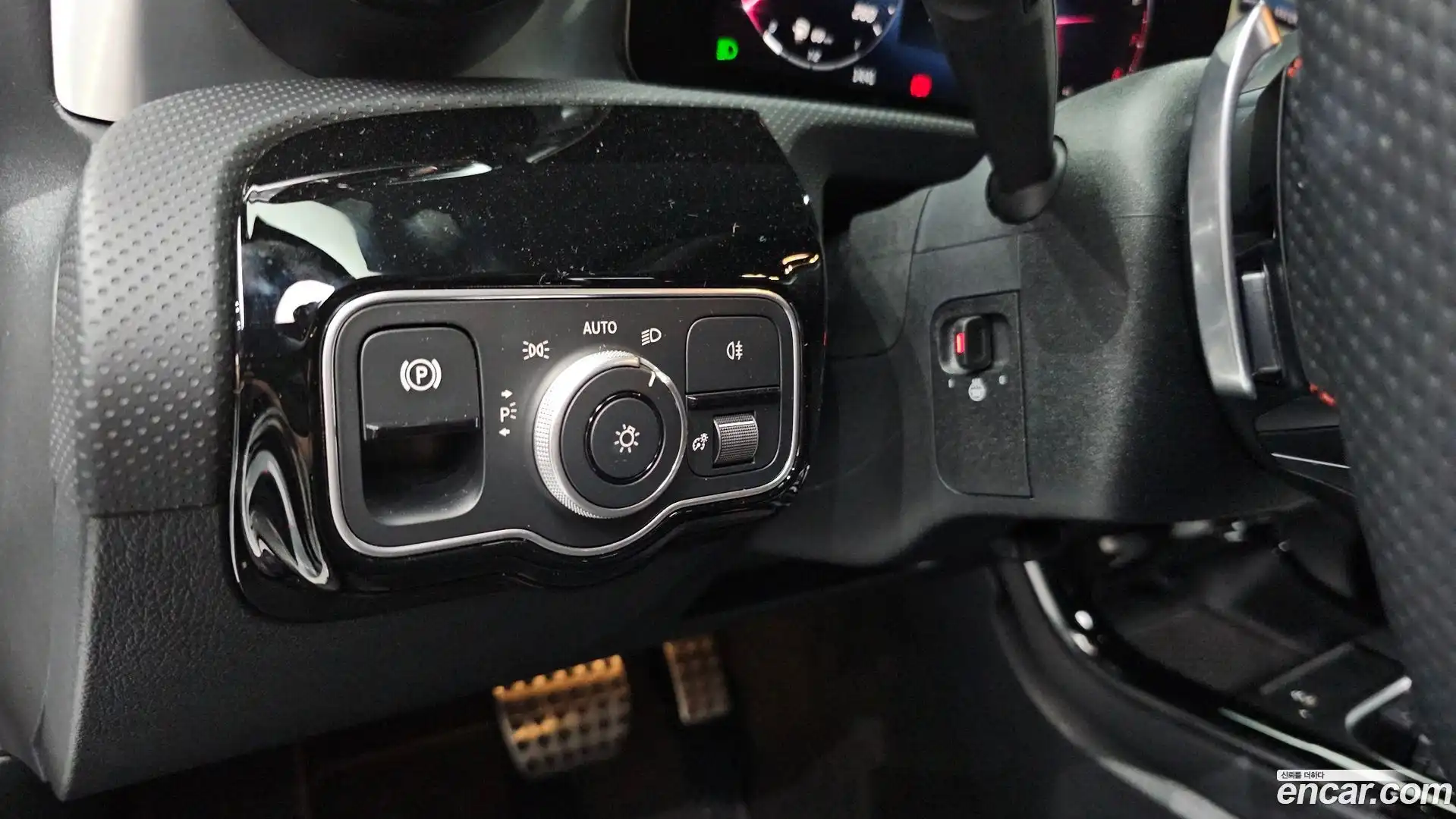 CLA-Class Mercedes-Benz 2024.3-OPTION-044