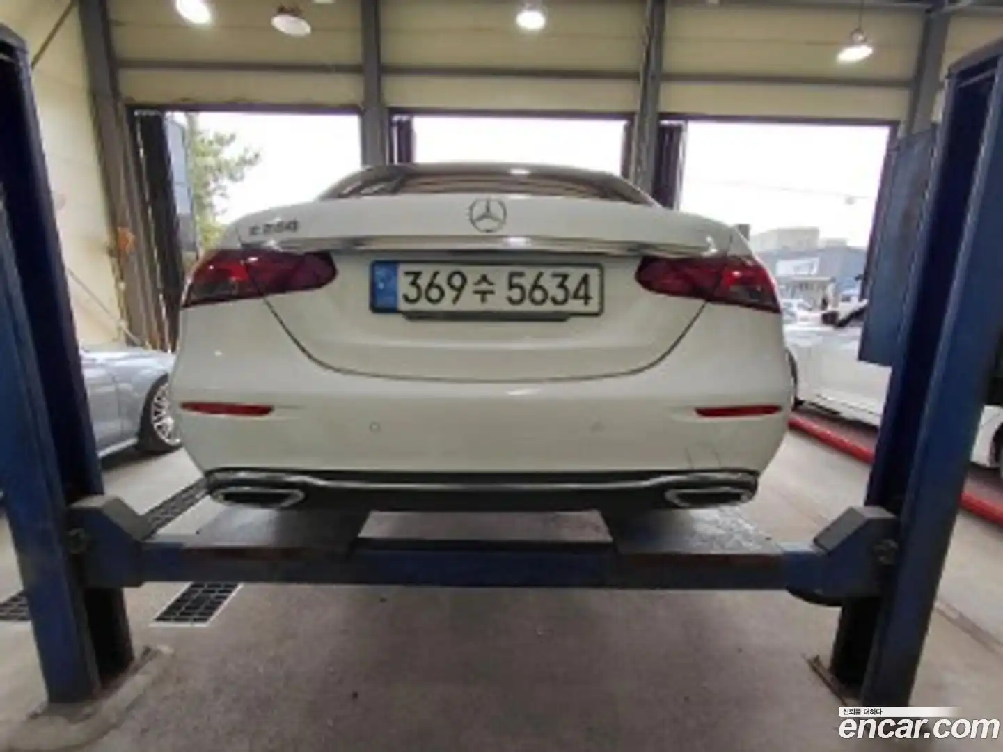 E-Class Mercedes-Benz 2022.8-OUTER-002