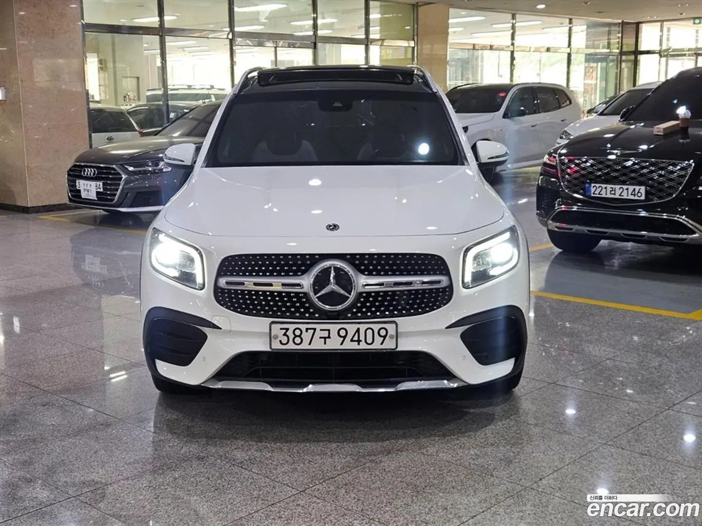 Main__Slider__Photo:GLB-Class Mercedes-Benz 2020.9-0