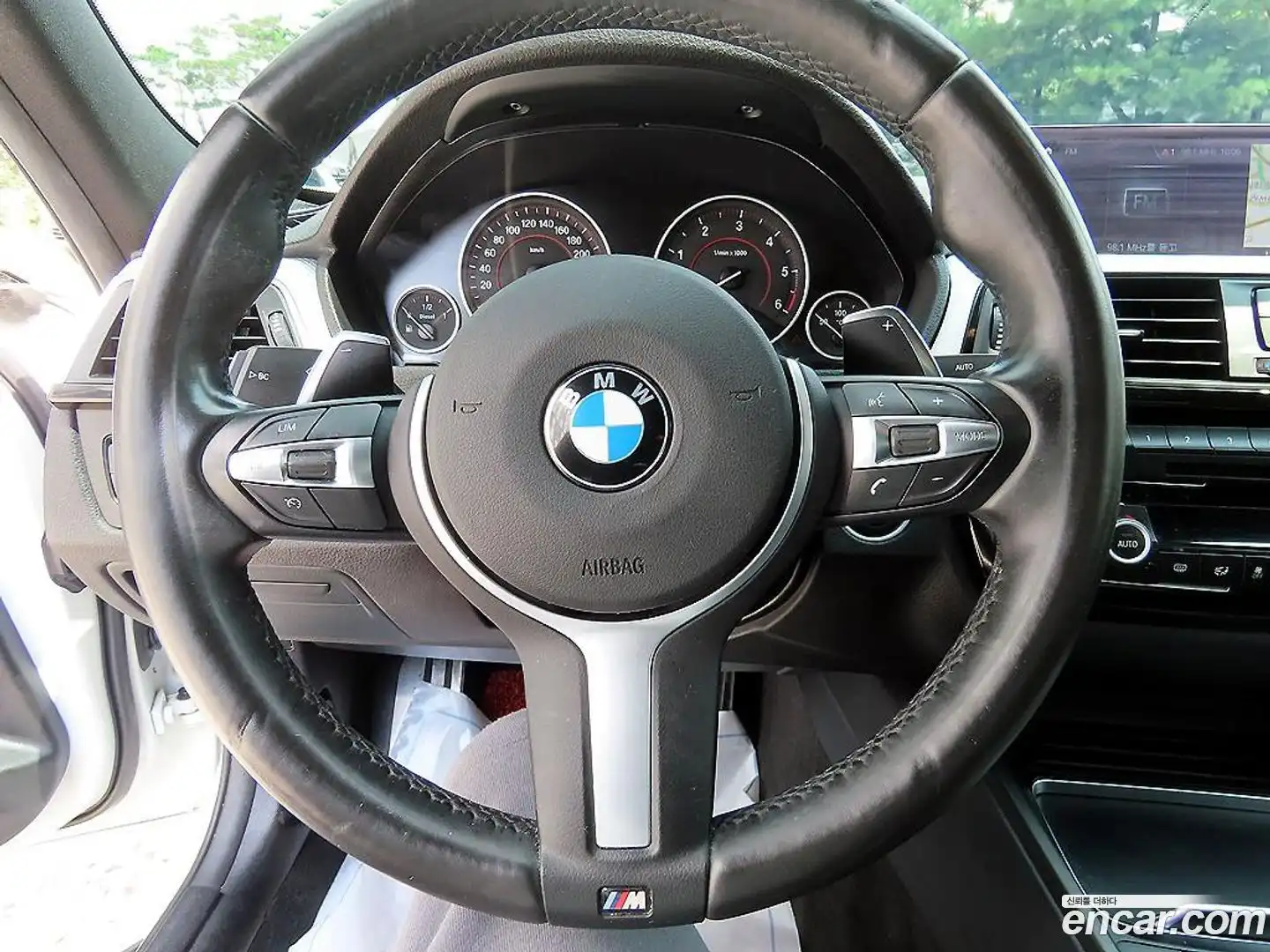 3-Series BMW 2017.10-INNER-008