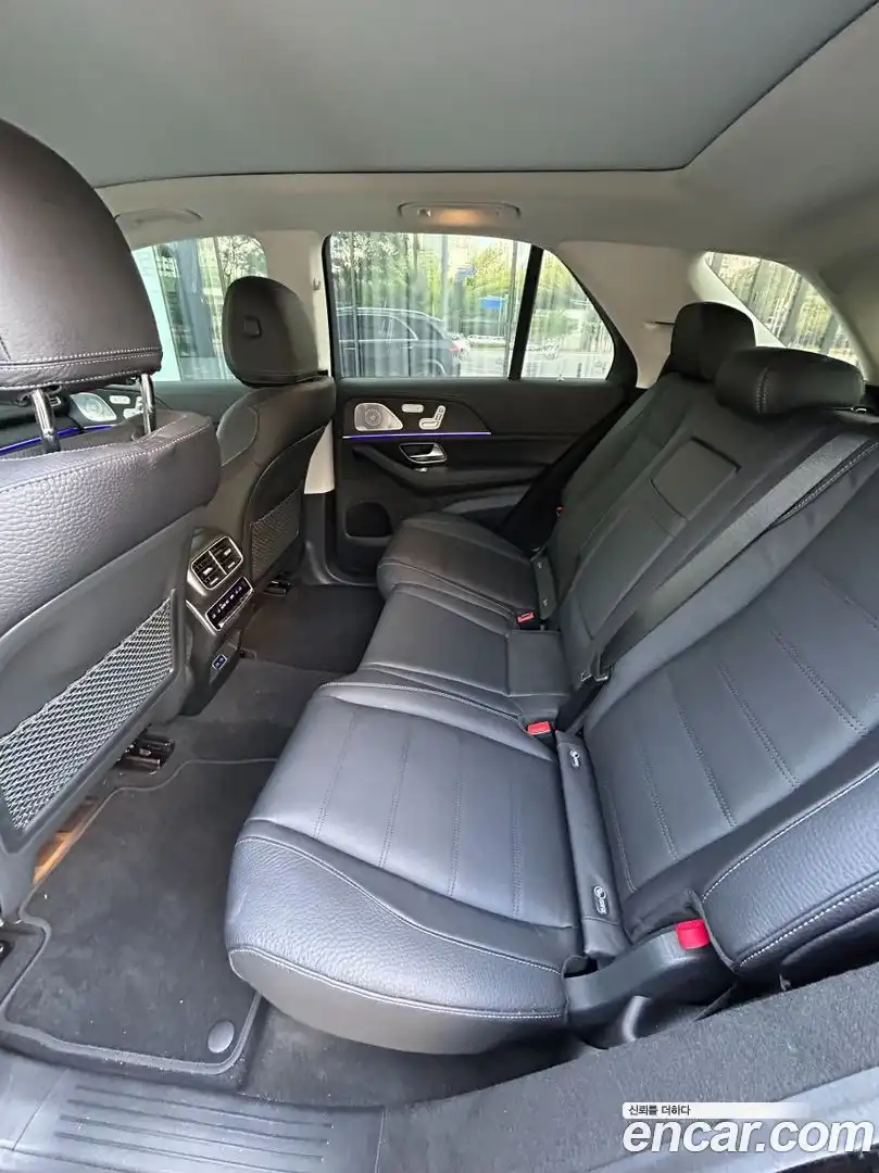 GLE-Class Mercedes-Benz 2024.3-INNER-010