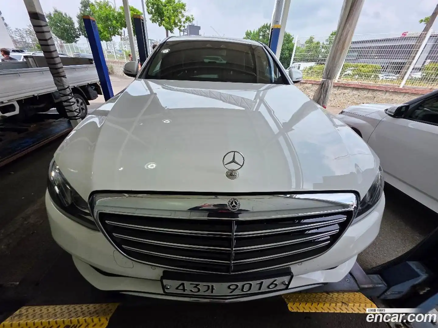 E-Class Mercedes-Benz 2017.3-OUTER-001