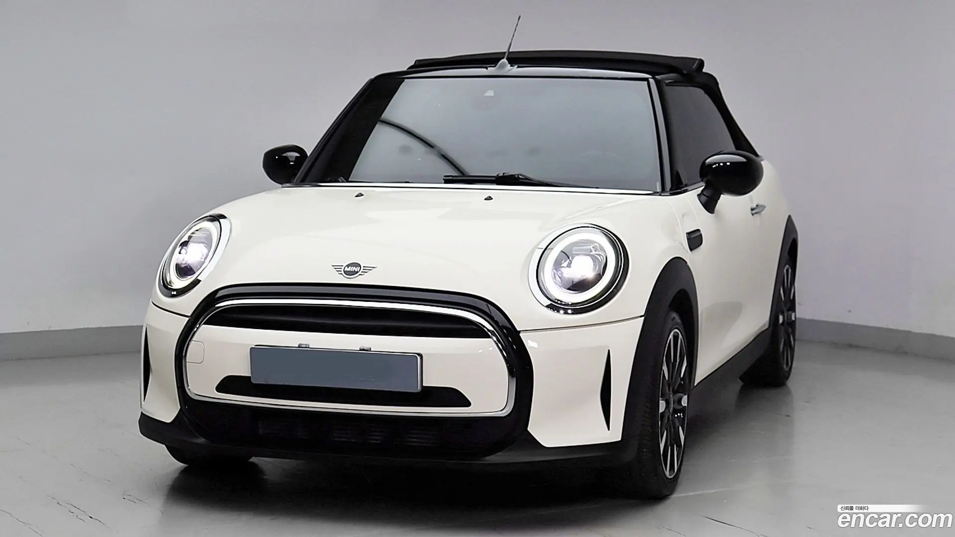 Main__Slider__Photo:Cooper Convertible Mini 2022.3-1