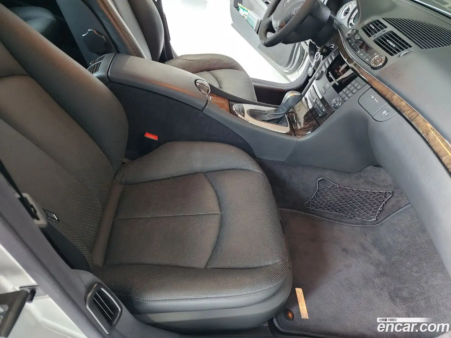 E-Class Mercedes-Benz 2003.4-INNER-010
