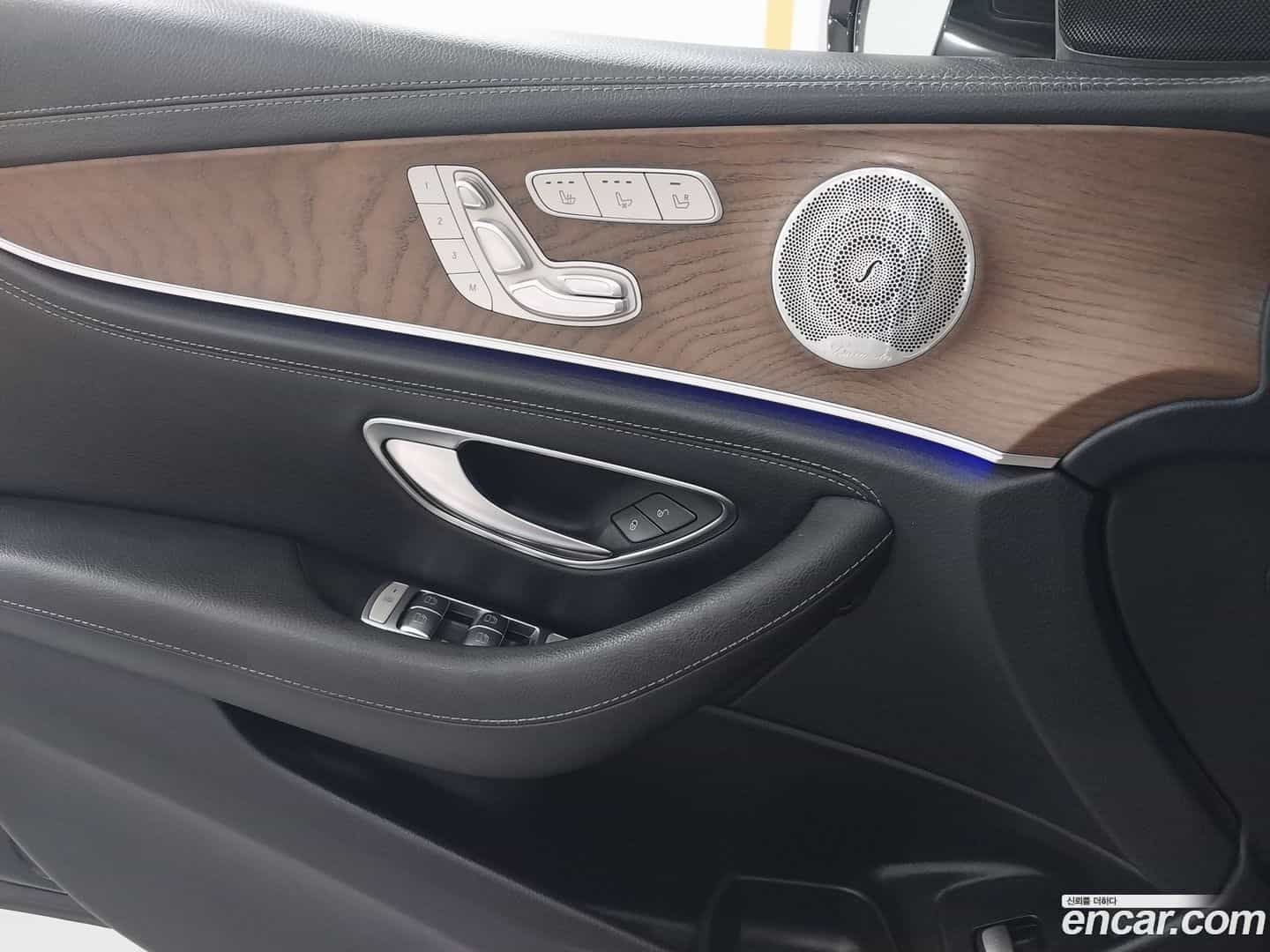 E-Class Mercedes-Benz 2019.8-OPTION-016