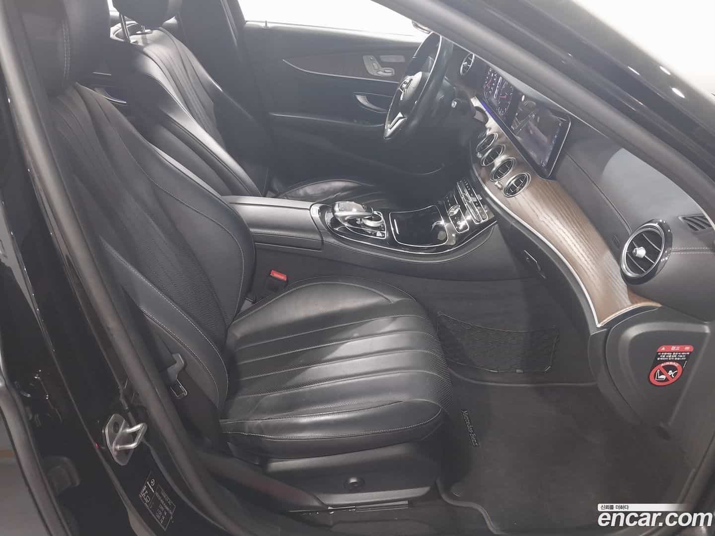 E-Class Mercedes-Benz 2019.8-OPTION-019