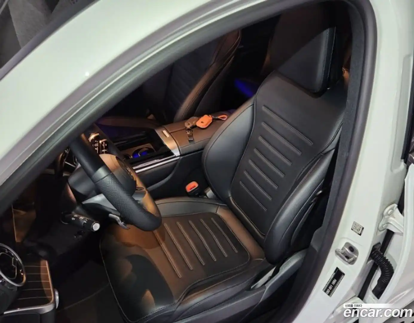 GLC-Class Mercedes-Benz 2024.2-INNER-010