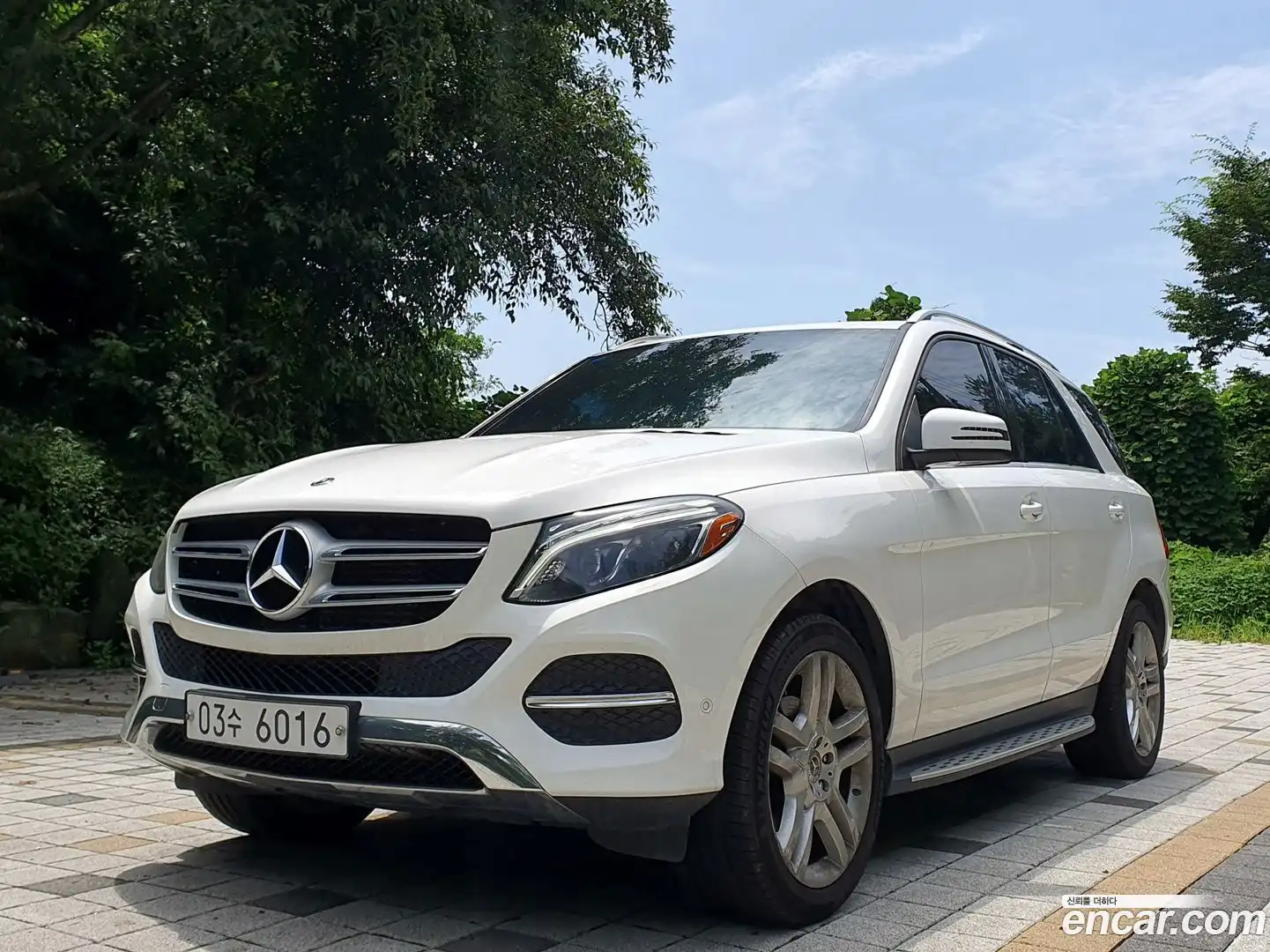 GLE-Class Mercedes-Benz 2018.9-OUTER-001