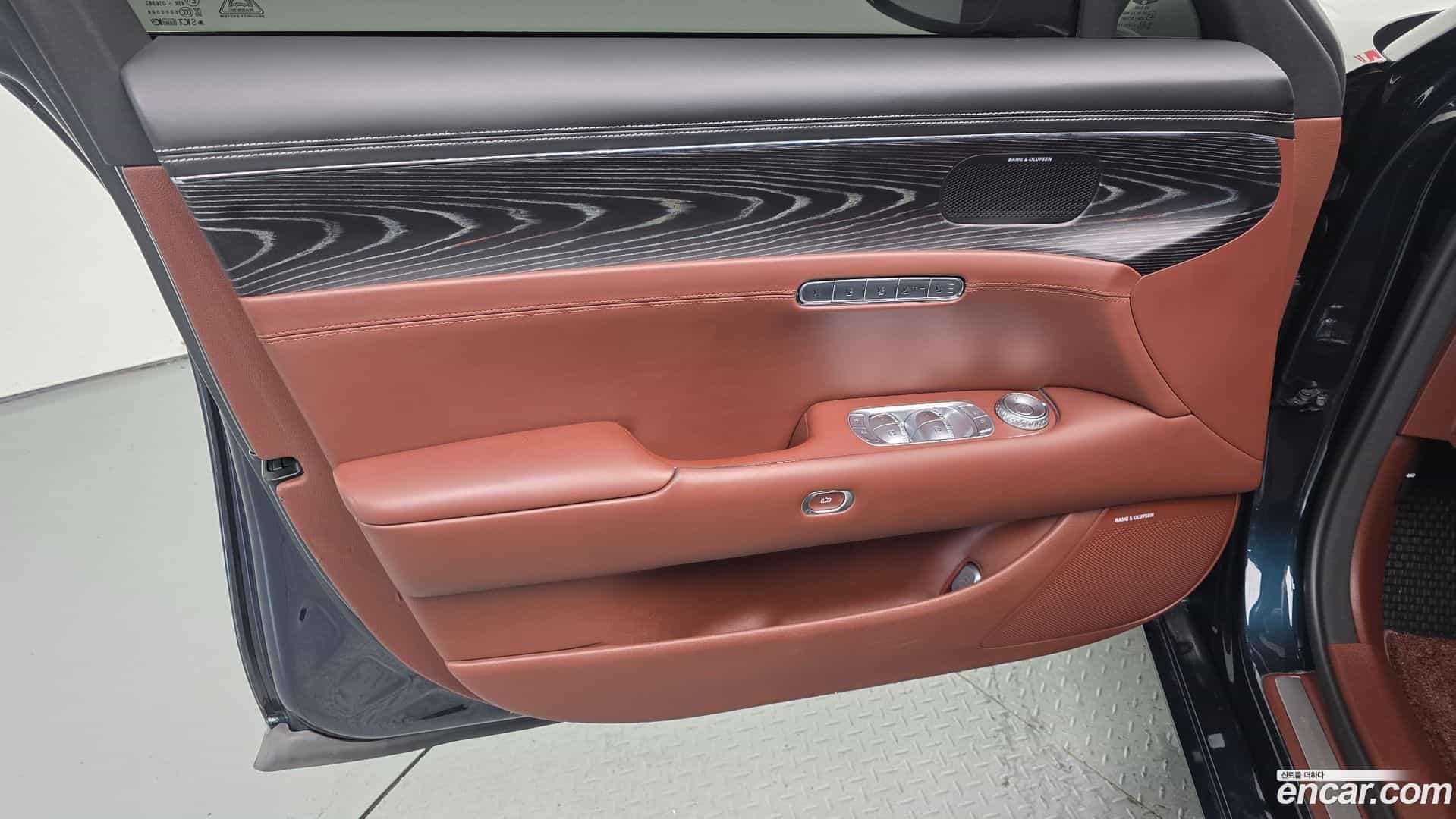 G90 Genesis 2022.2-INNER-034