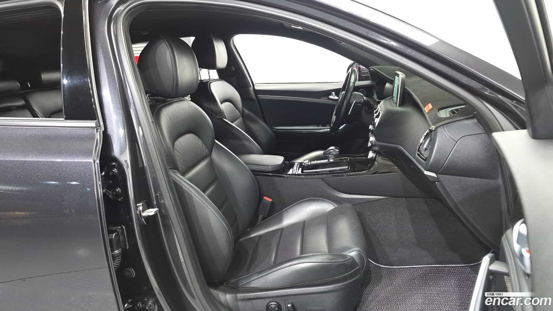 Stinger Kia 2018.2-OPTION-015