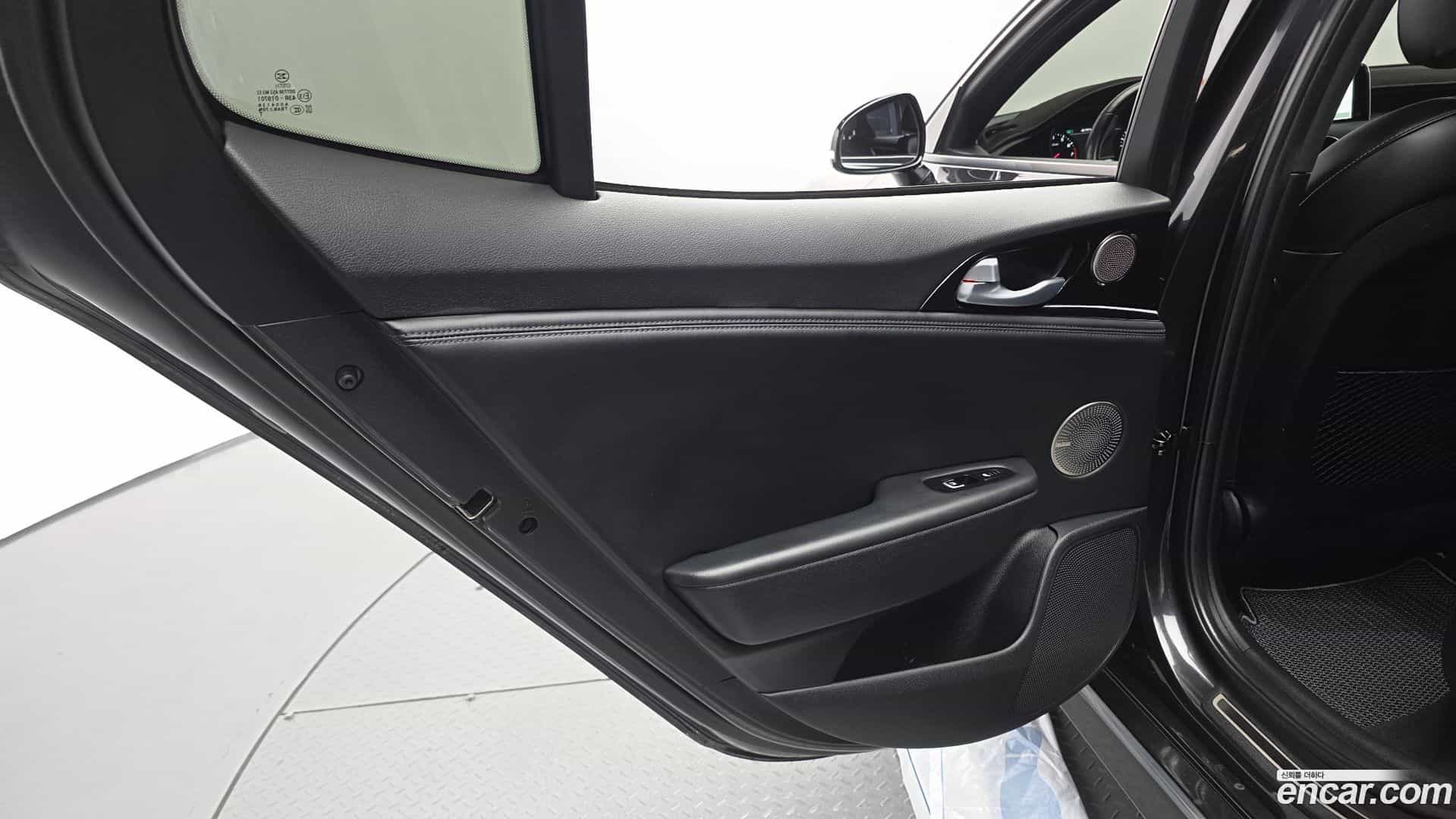 Stinger Kia 2018.2-INNER-035