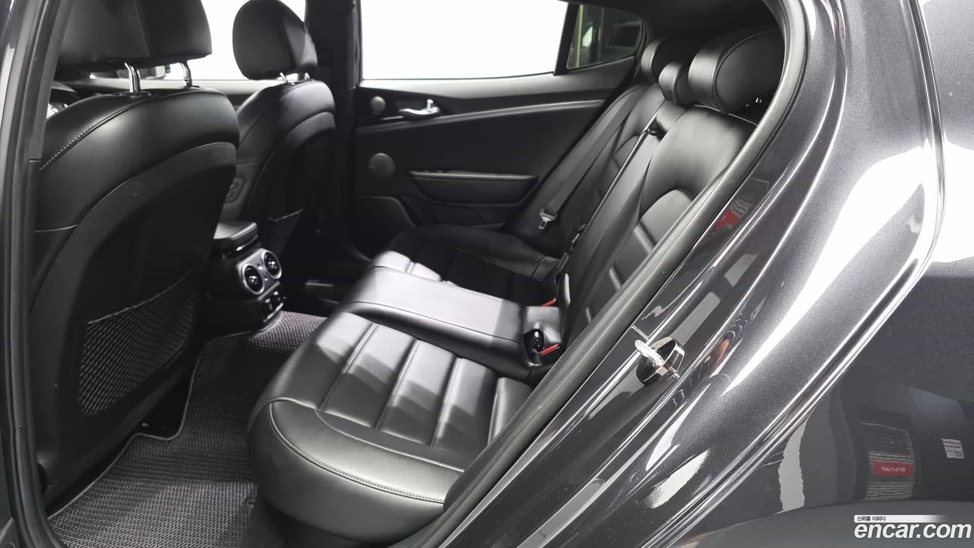 Stinger Kia 2018.2-INNER-036