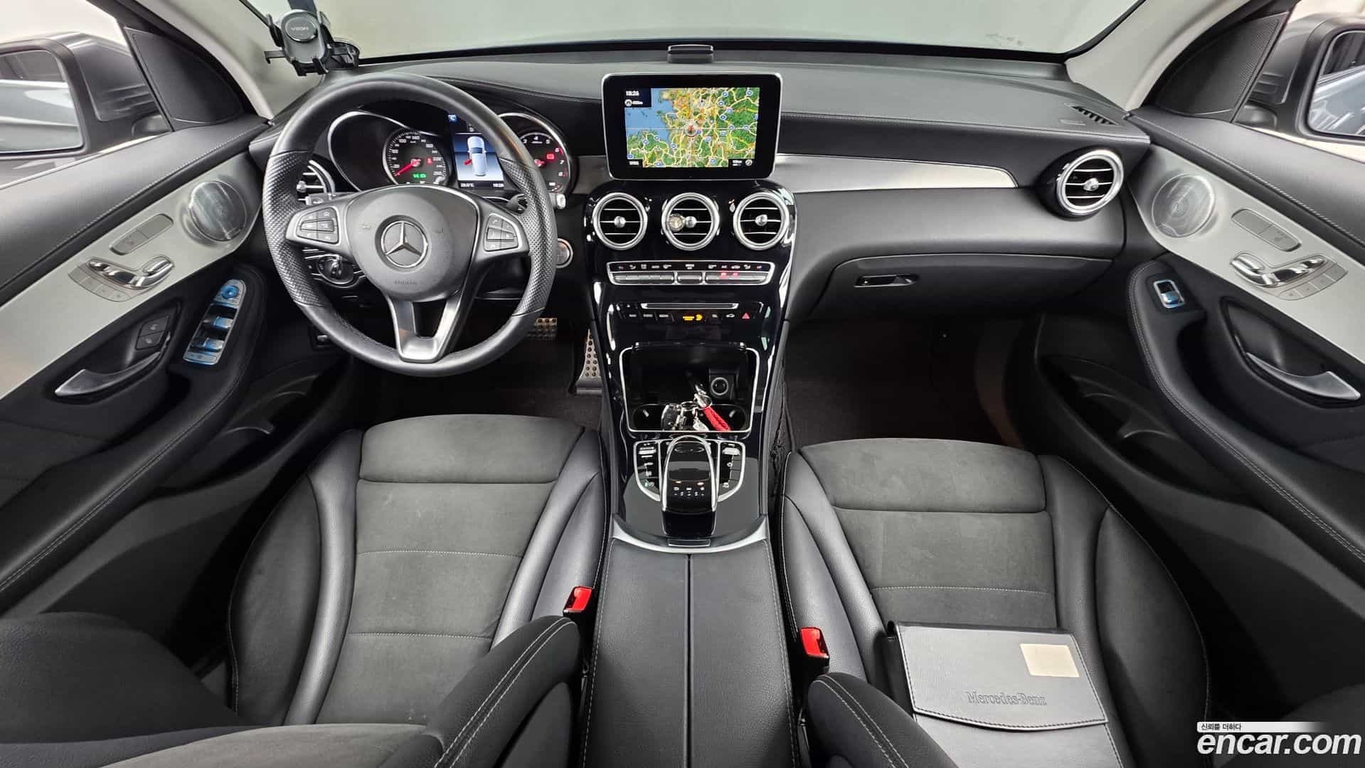 GLC-Class Mercedes-Benz 2019.11-INNER-007
