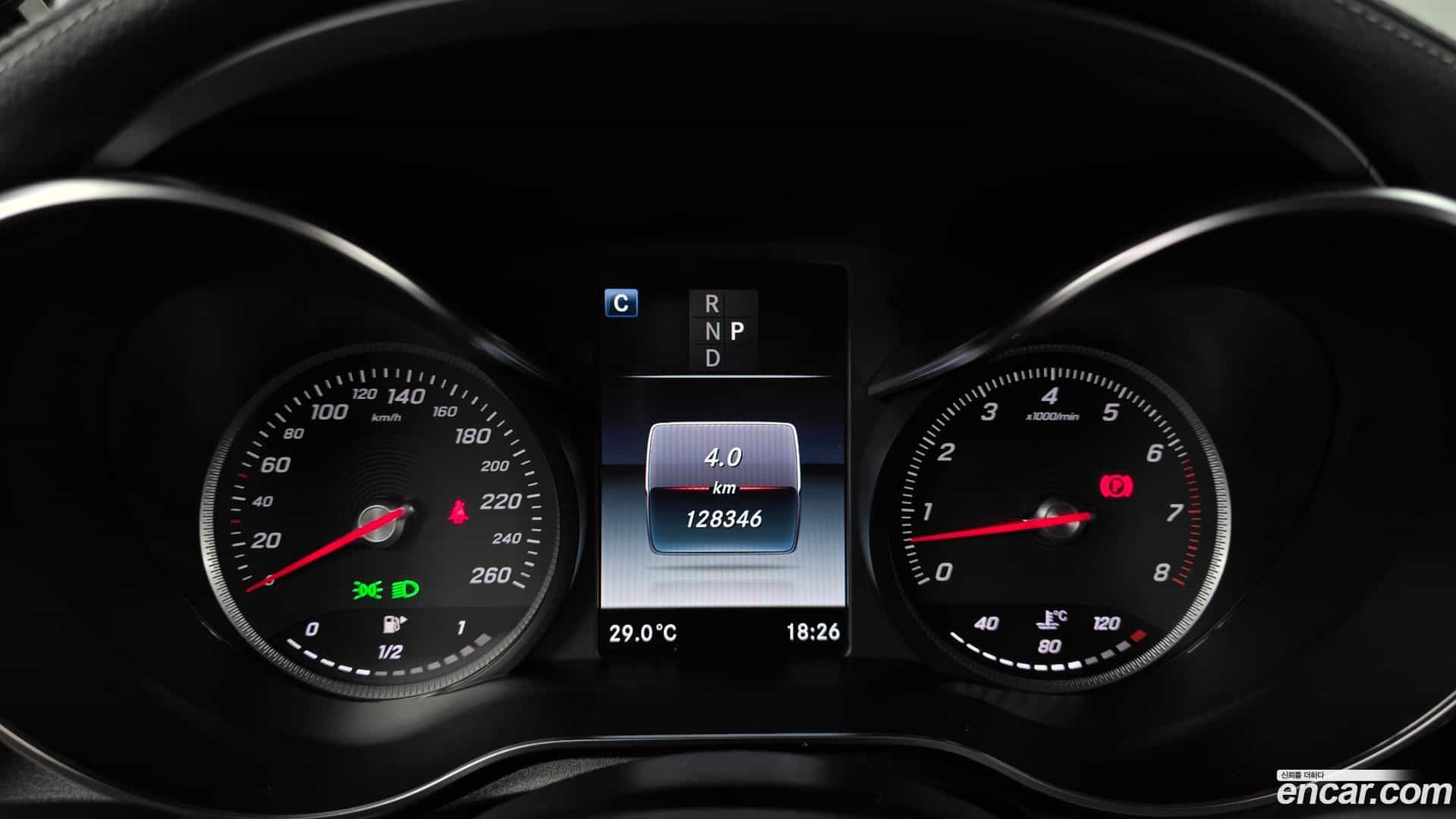 GLC-Class Mercedes-Benz 2019.11-INNER-008