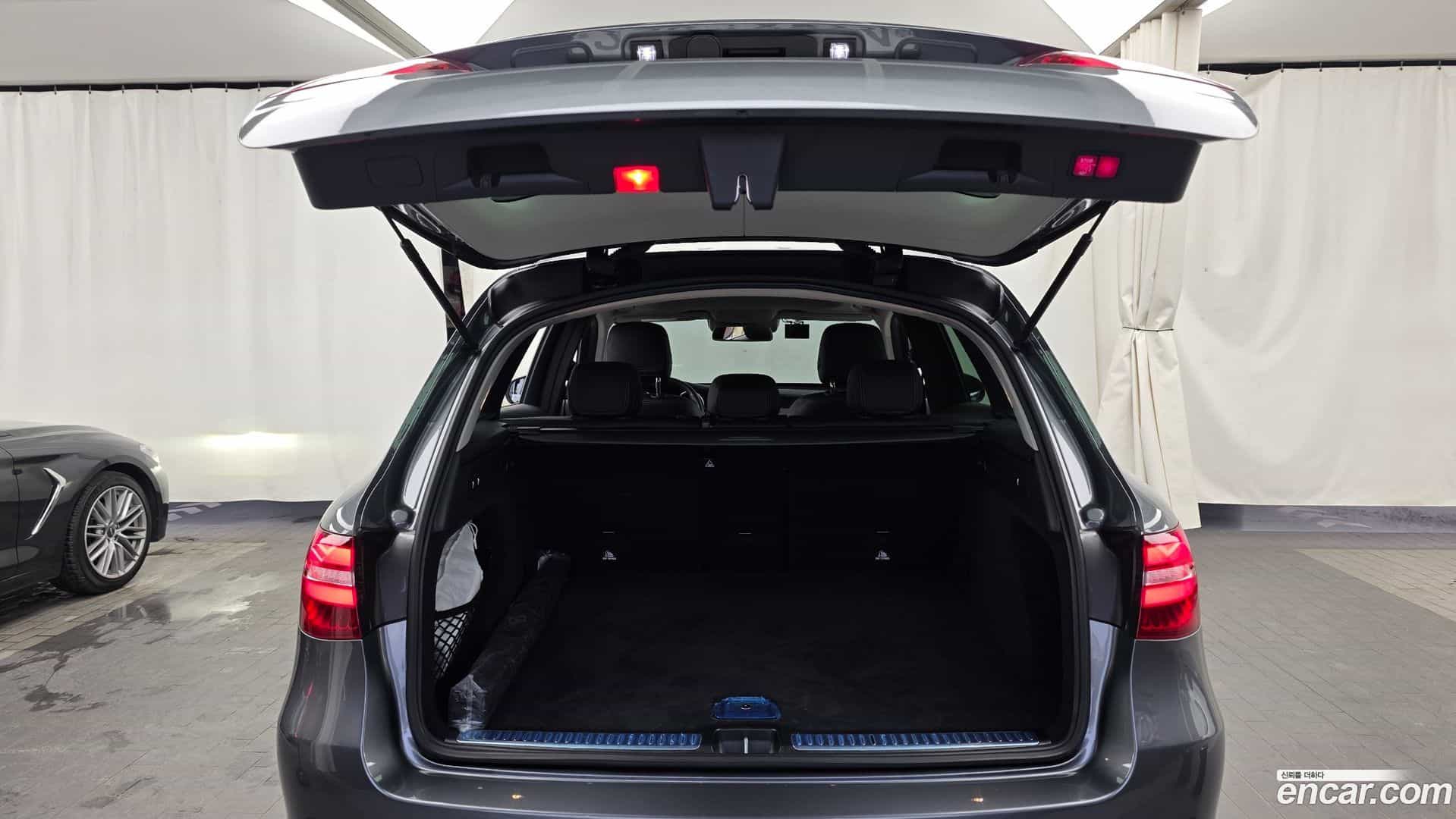 GLC-Class Mercedes-Benz 2019.11-OPTION-024