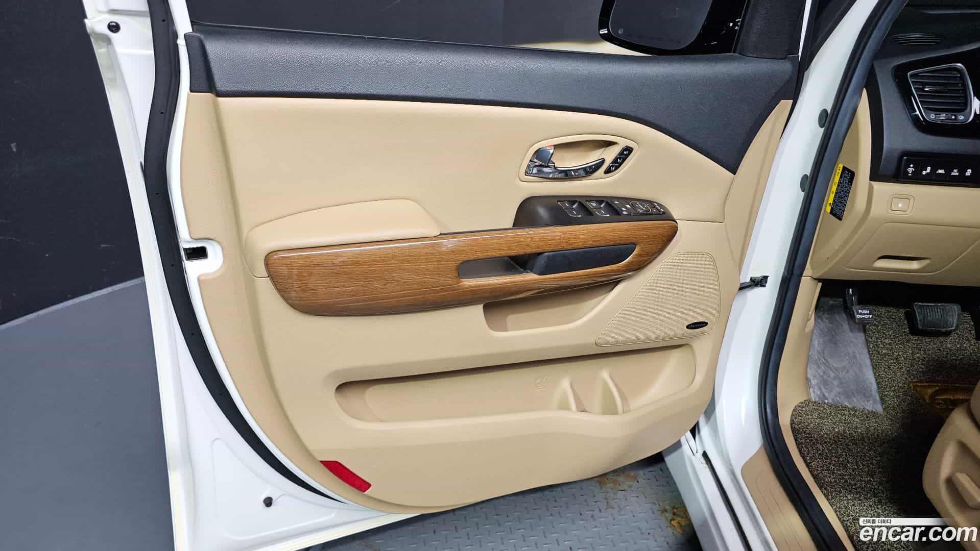 Canival Kia 2016.1-INNER-034