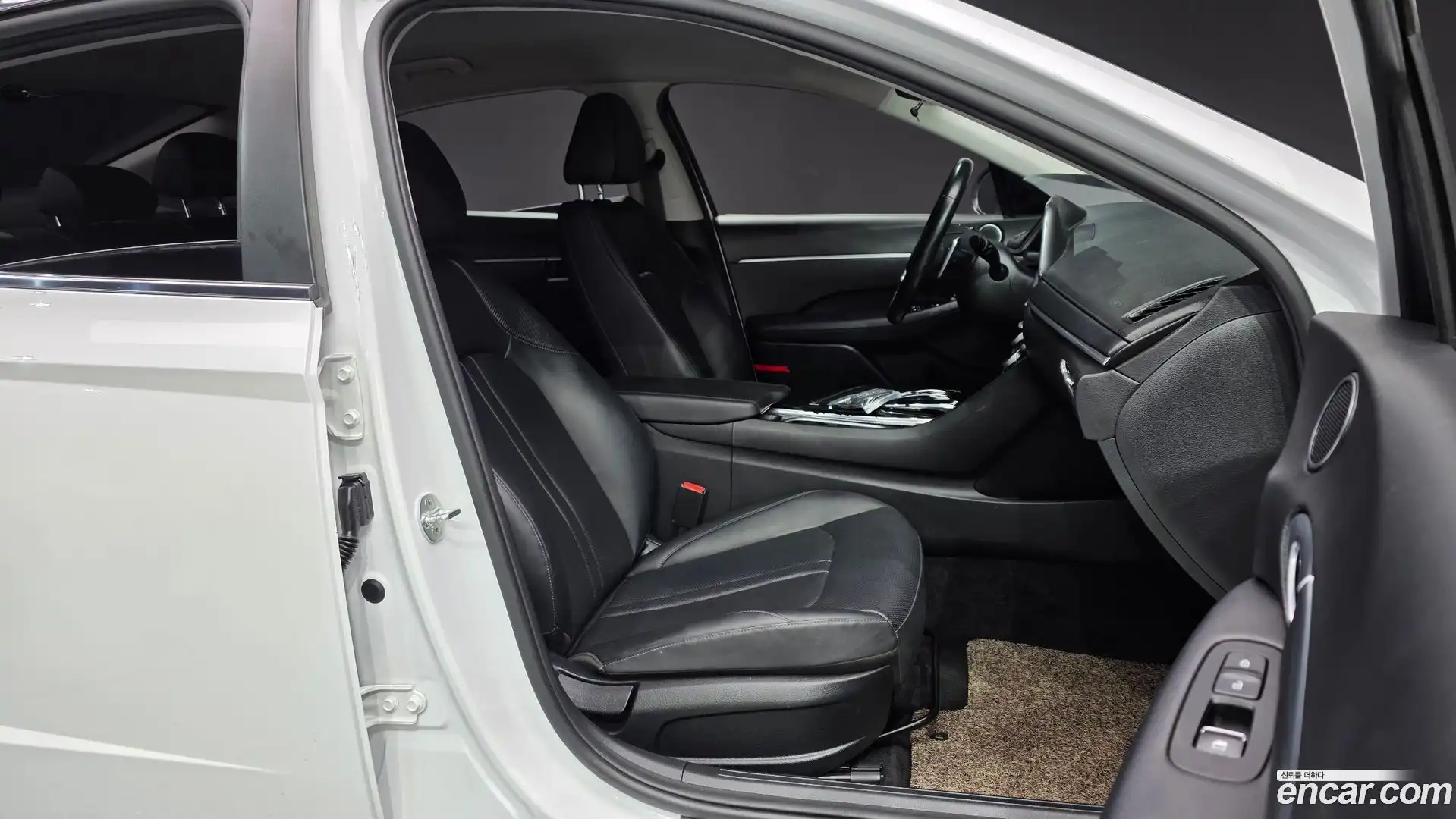 Sonata Hyundai 2020.1-INNER-036