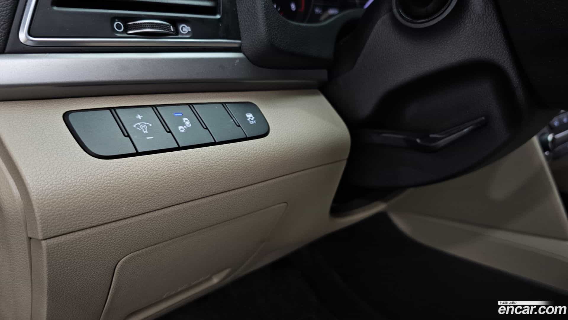 AVANTE Hyundai 2018.2-OPTION-023
