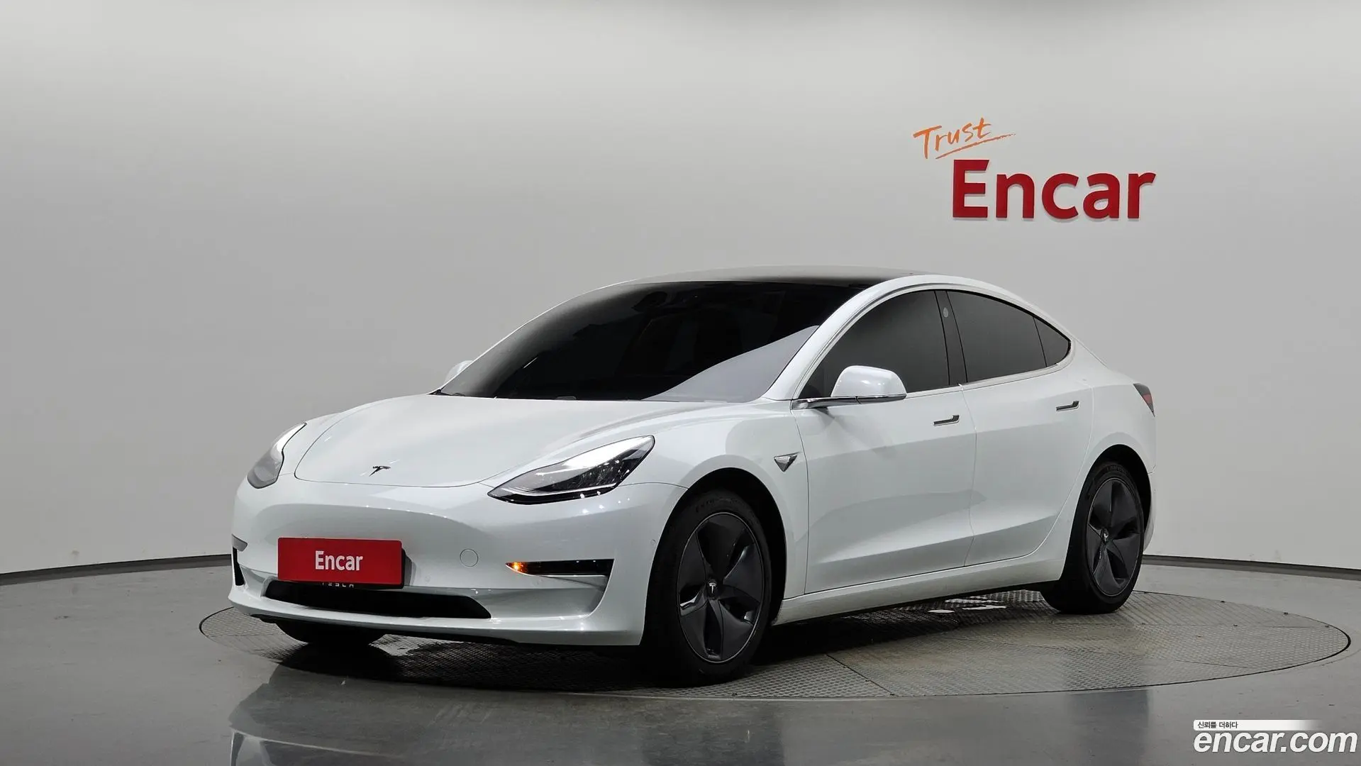 Main__Slider__Photo:Model 3 Tesla 2020.8-0