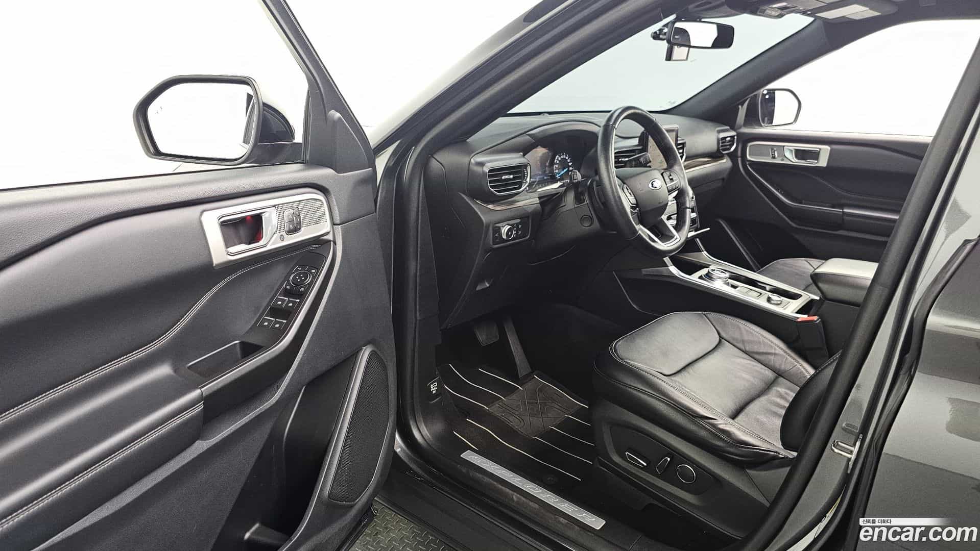 Explorer Ford 2020.4-INNER-010