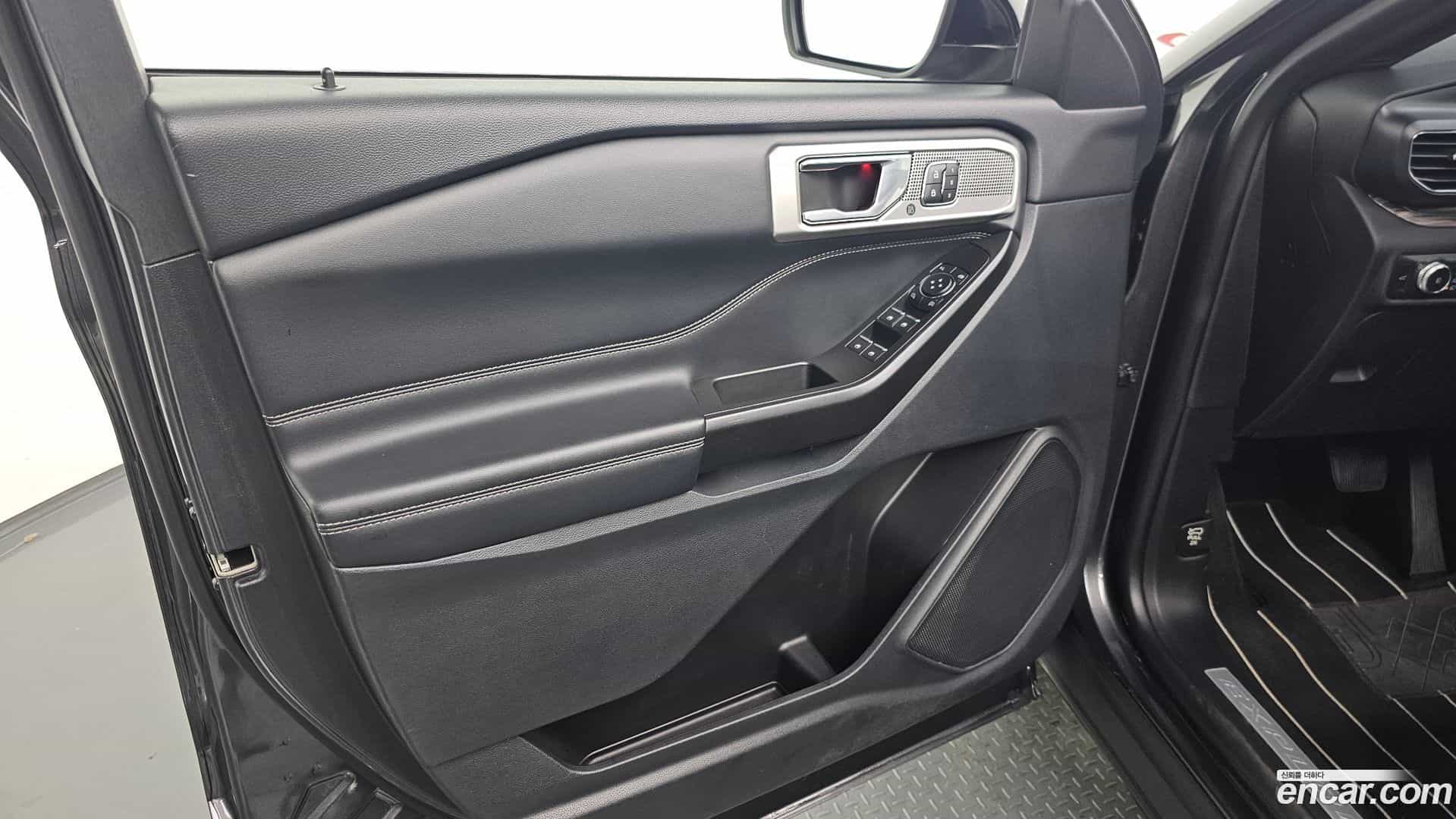 Explorer Ford 2020.4-INNER-034