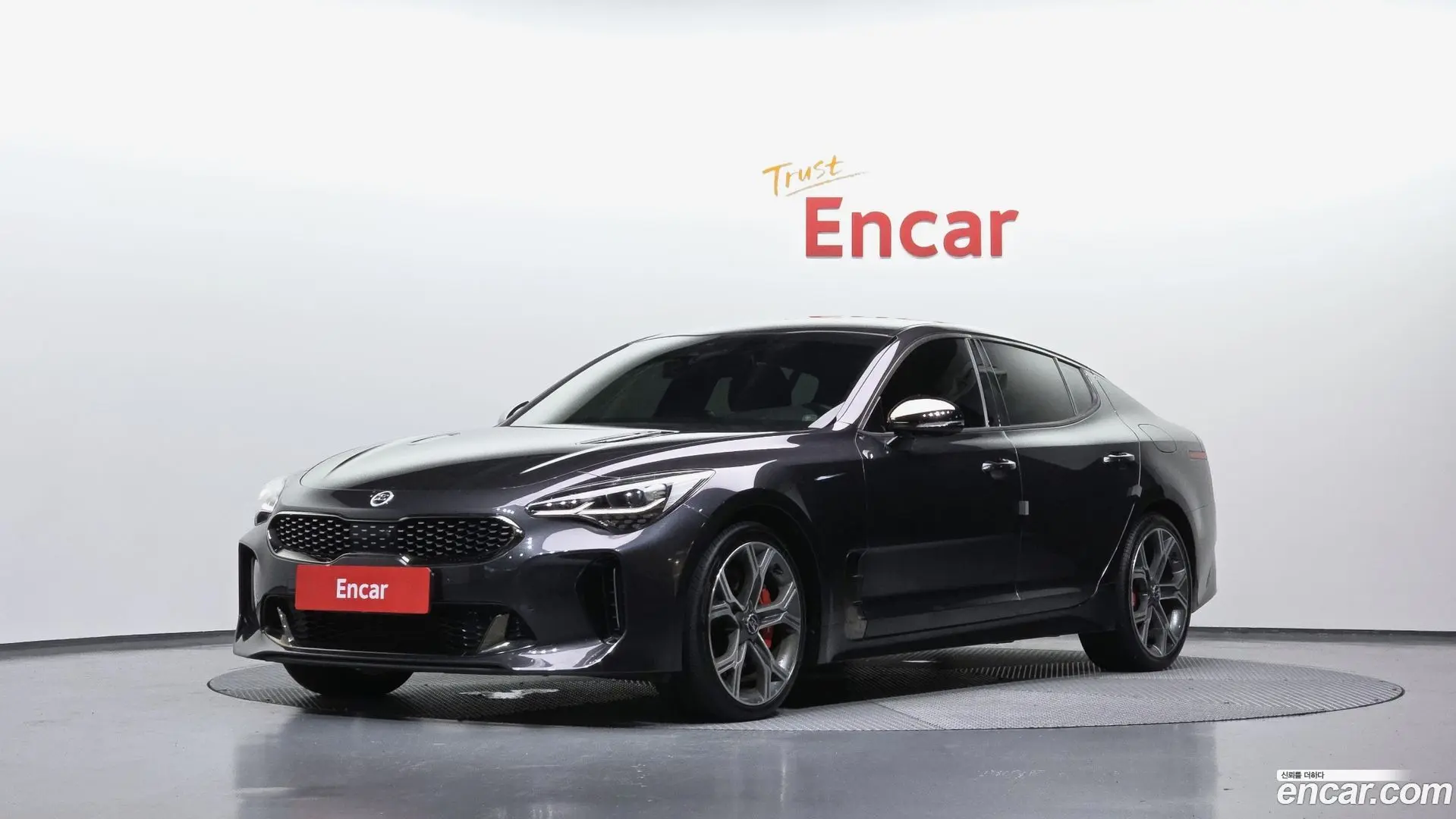 Main__Slider__Photo:Stinger Kia 2017.8-0