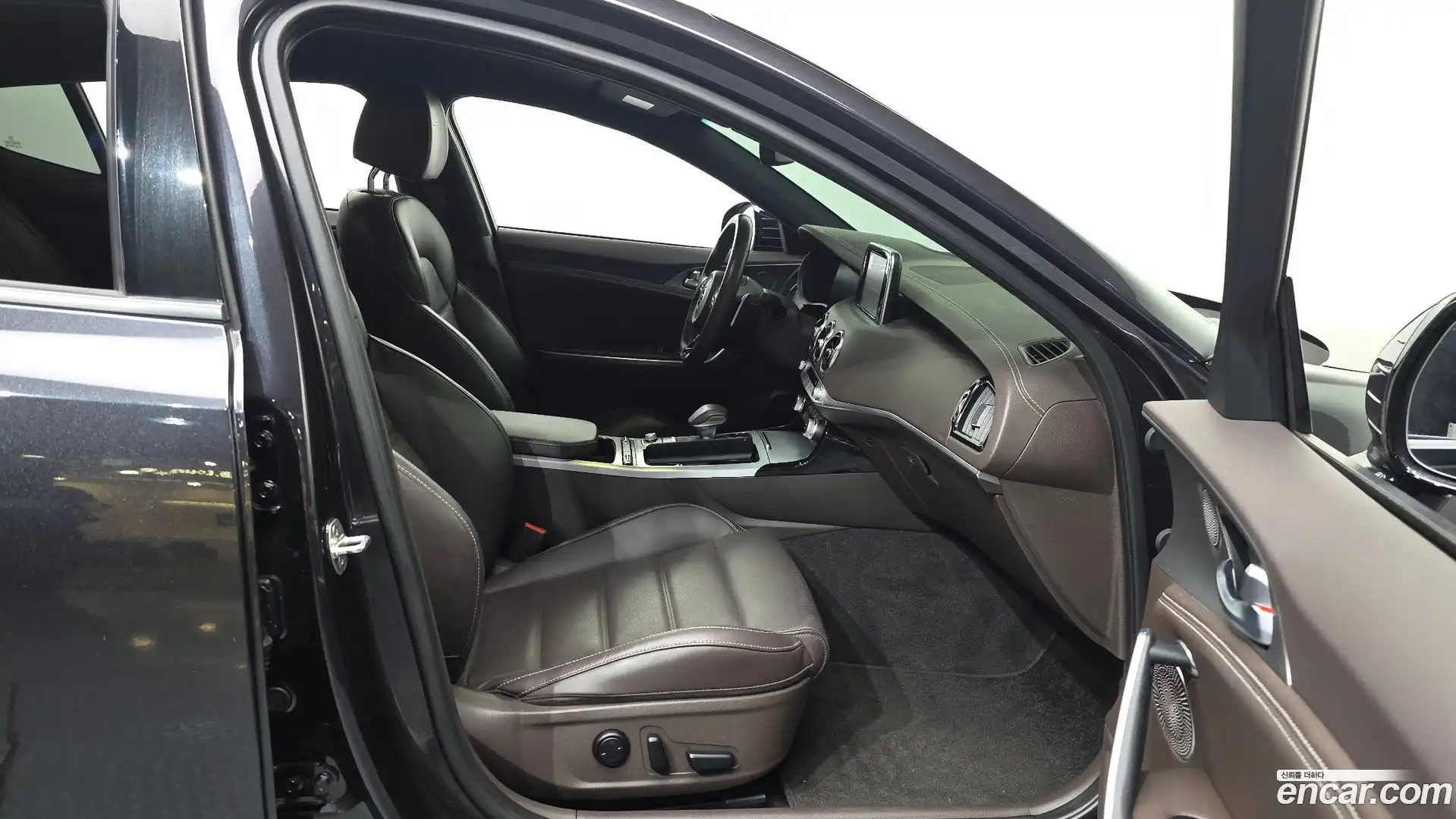 Stinger Kia 2017.8-OPTION-015